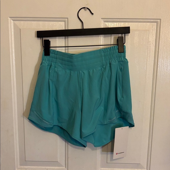 lululemon athletica Pants - Lululemon Hotty Hot High-Rise Lined Short 4", Fountain, Size 6